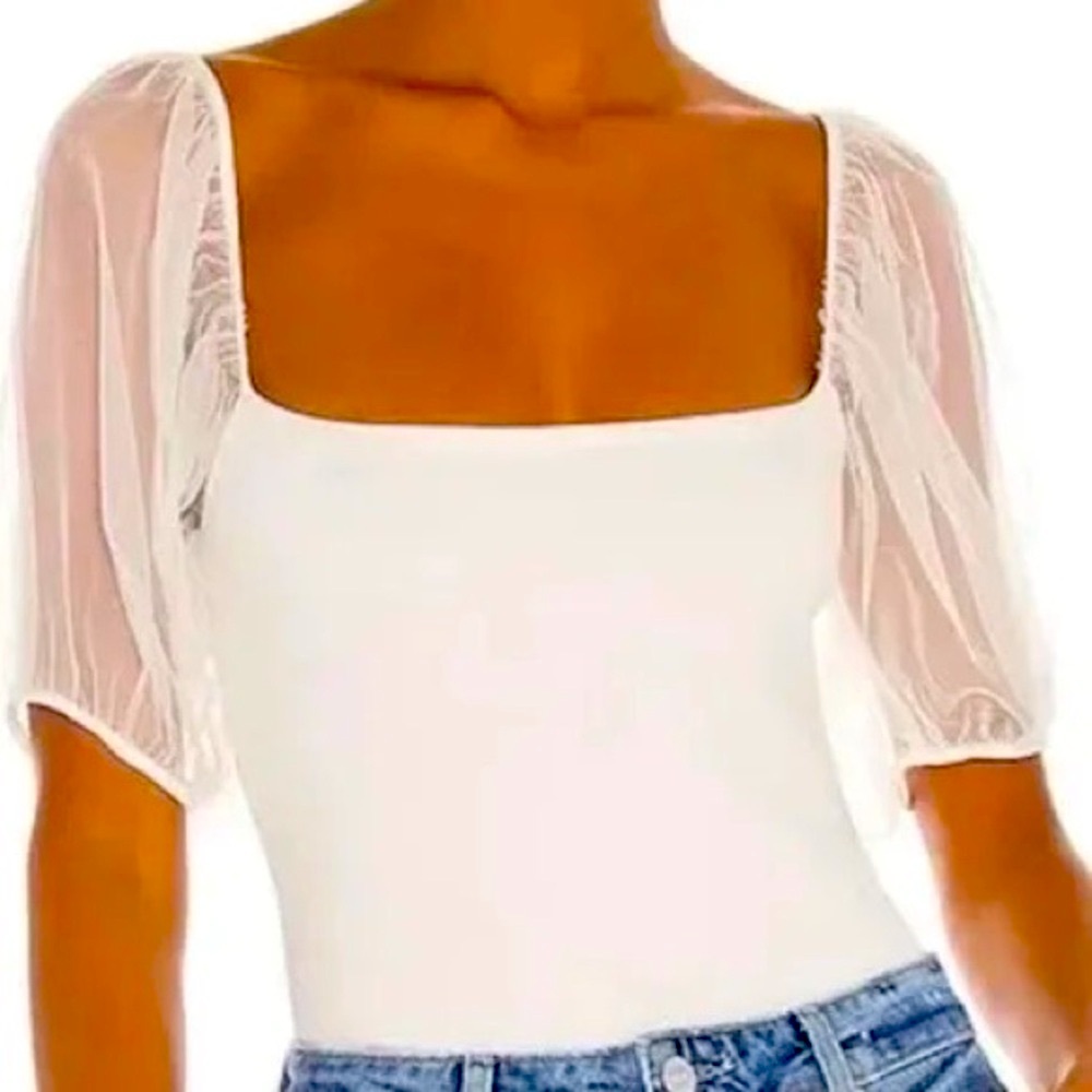 FREE PEOPLE WHITE ELEGANT SLEEVES FORM FITTING TOP! NEVER WORN!